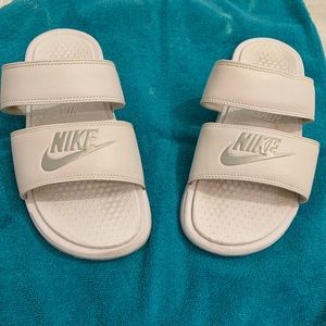 Nike Woman’s Offcourt Duo Slides